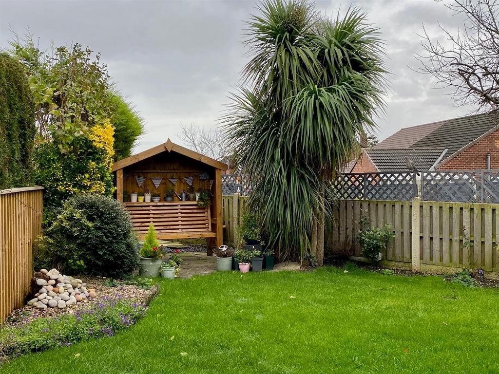 Meadow lane 25 rear.jpg