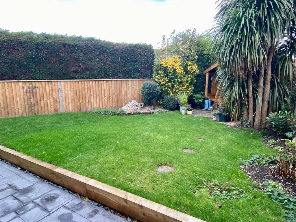 Meadow lane 25 rear 2.jpg