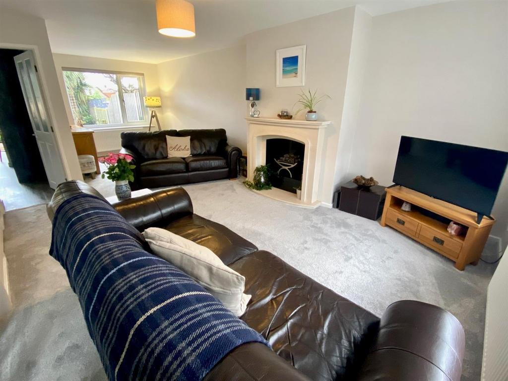 Meadow lane 25 lounge 2.jpg