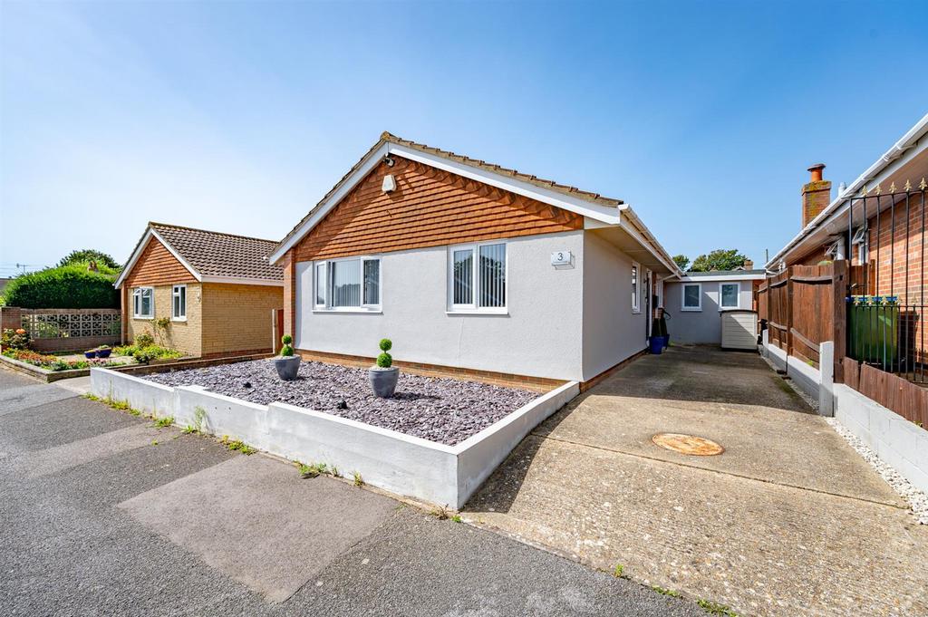 Badgers Field, Peacehaven 4 bed detached bungalow for sale £449,950