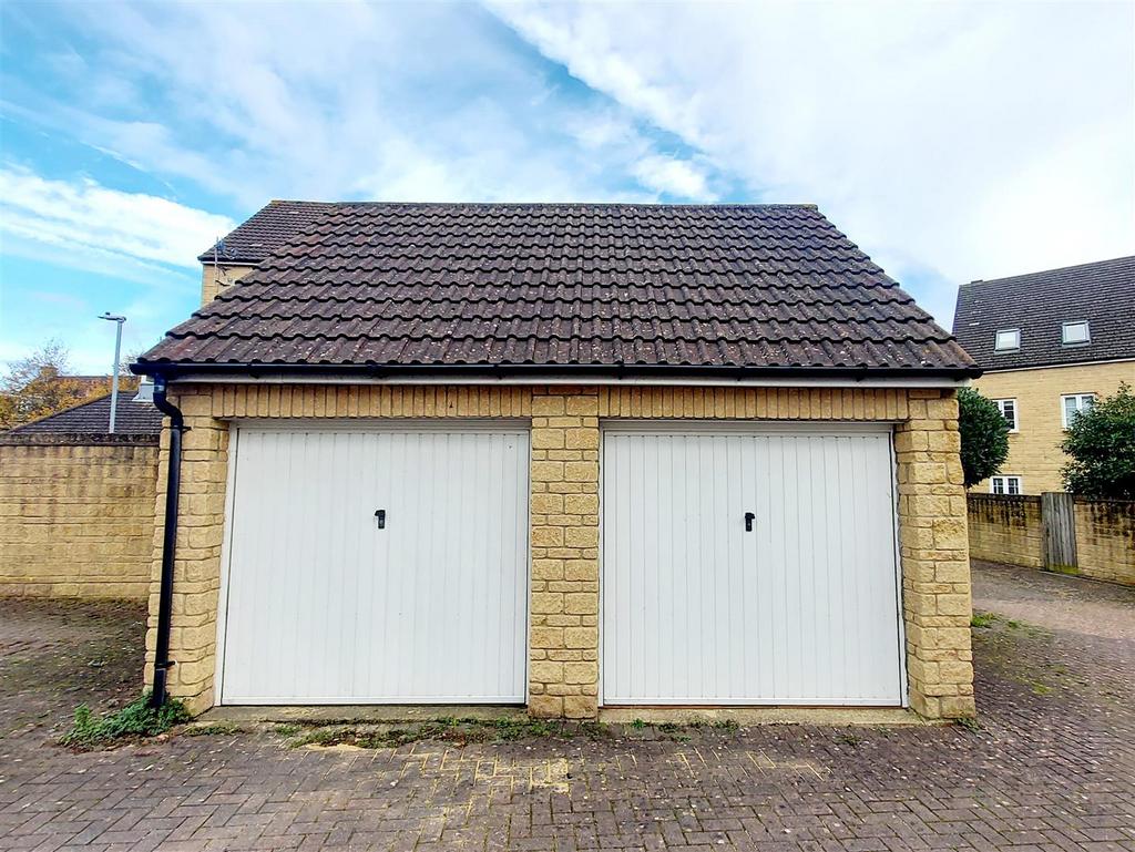 Freestone Way, Corsham 3 bed terraced house for sale £335,000