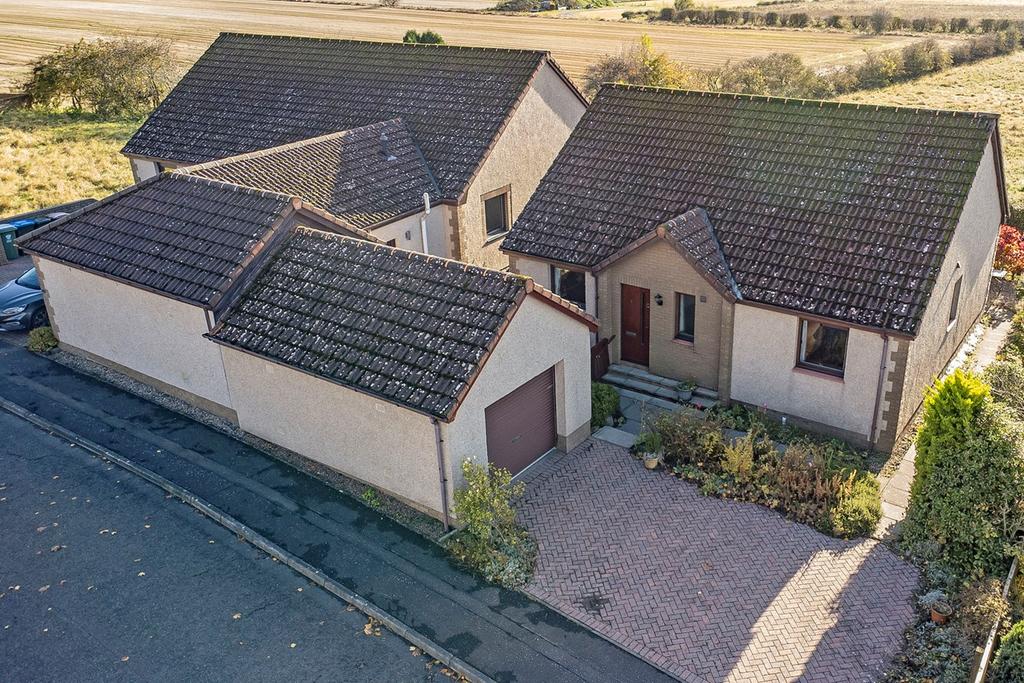 Friar Place, Scotlandwell, Kinross, KY13 2 bed detached bungalow £235,000