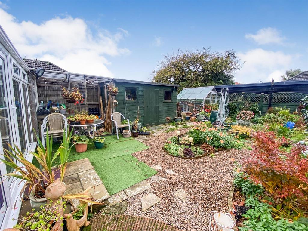 Rosemary Road, Poole BH12 2 bed detached bungalow £320,000