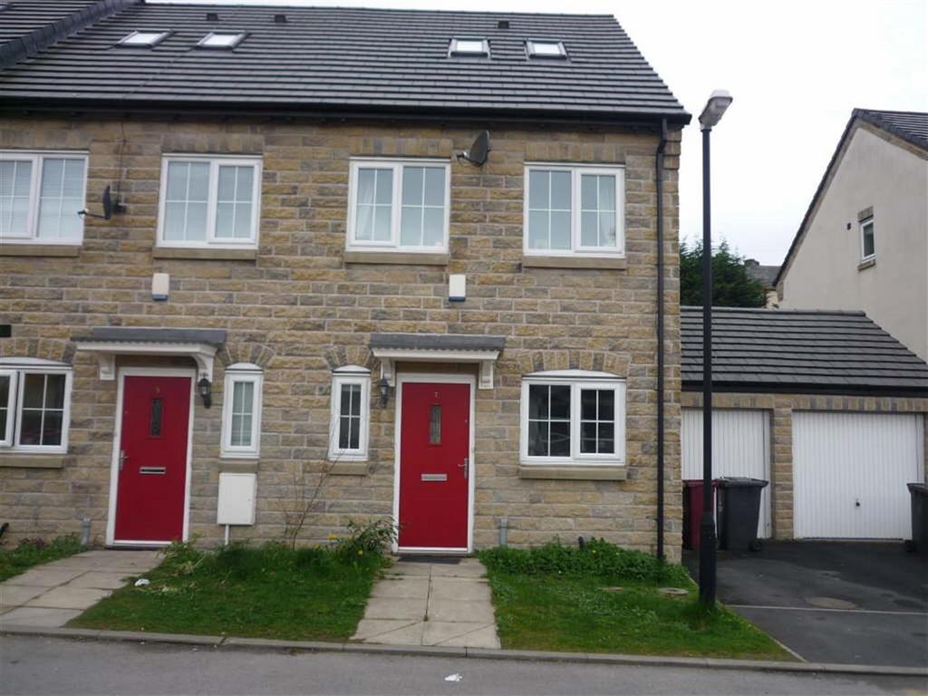 Ainsworth Close Darwen BB3 2UL 3 bed semidetached house £850 pcm (£