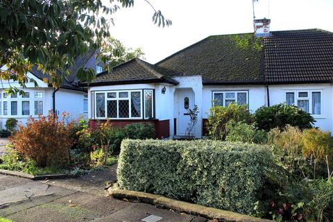 16 Brackendale, Potters Bar, EN6 2LU