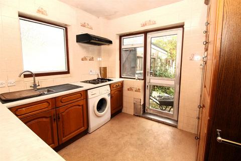 16 Brackendale, Potters Bar, EN6 2LU