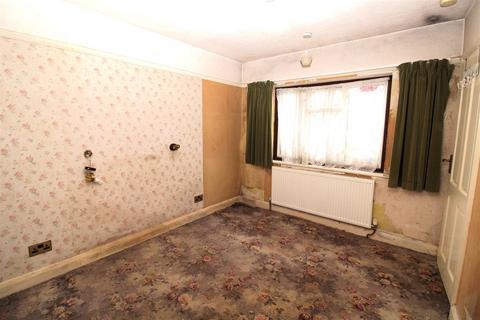16 Brackendale, Potters Bar, EN6 2LU