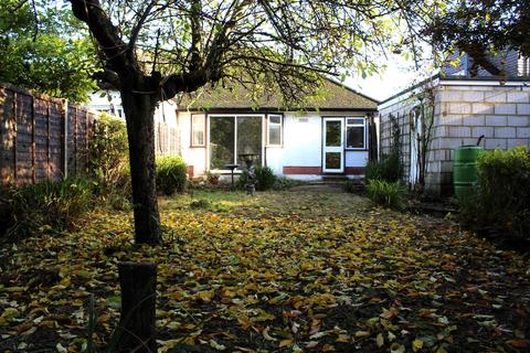 16 Brackendale, Potters Bar, EN6 2LU