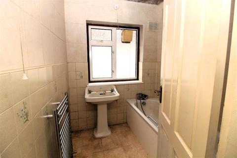 16 Brackendale, Potters Bar, EN6 2LU