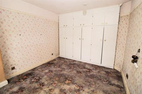 16 Brackendale, Potters Bar, EN6 2LU