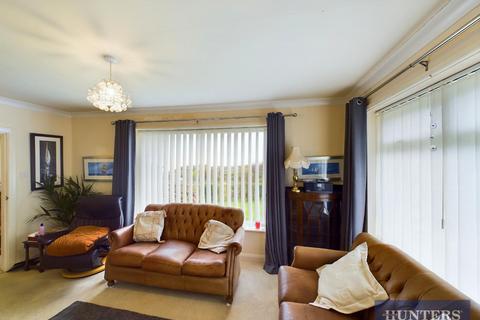 3 bedroom detached bungalow for sale - The Oval, Scarborough