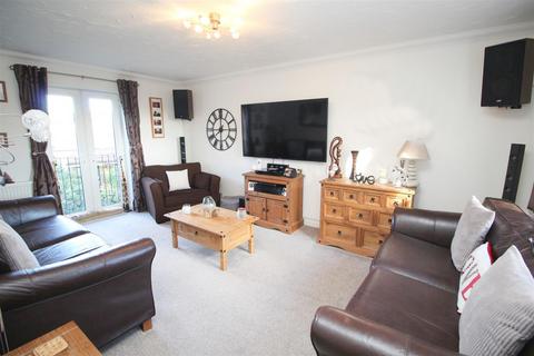28 Foxholes Close, Deanshanger, Milton Keynes, MK19 6HA