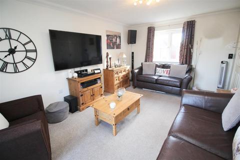 28 Foxholes Close, Deanshanger, Milton Keynes, MK19 6HA