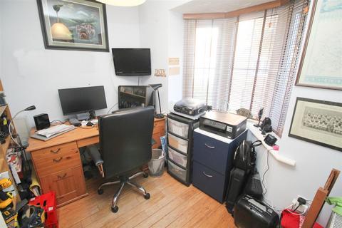 28 Foxholes Close, Deanshanger, Milton Keynes, MK19 6HA