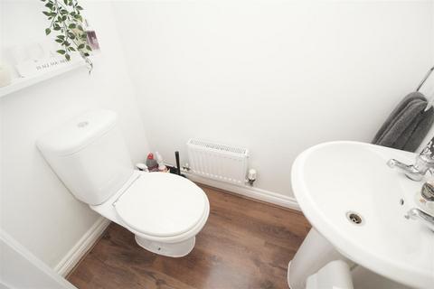 28 Foxholes Close, Deanshanger, Milton Keynes, MK19 6HA