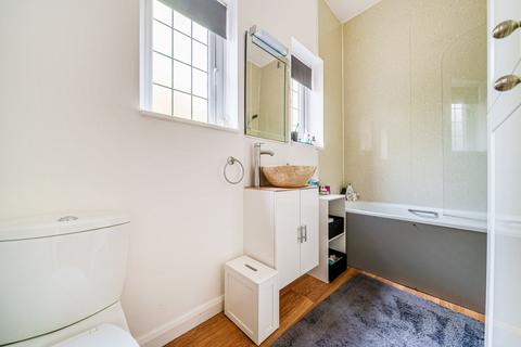 1 Wendela Close, Woking, GU22 7JU