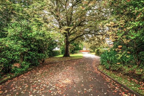 1 Wendela Close, Woking, GU22 7JU