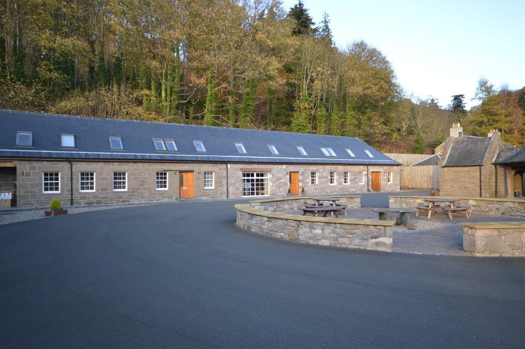 Kinfauns Home Farm, Carse of Gowrie, Perthshire, PH2 3 bed barn