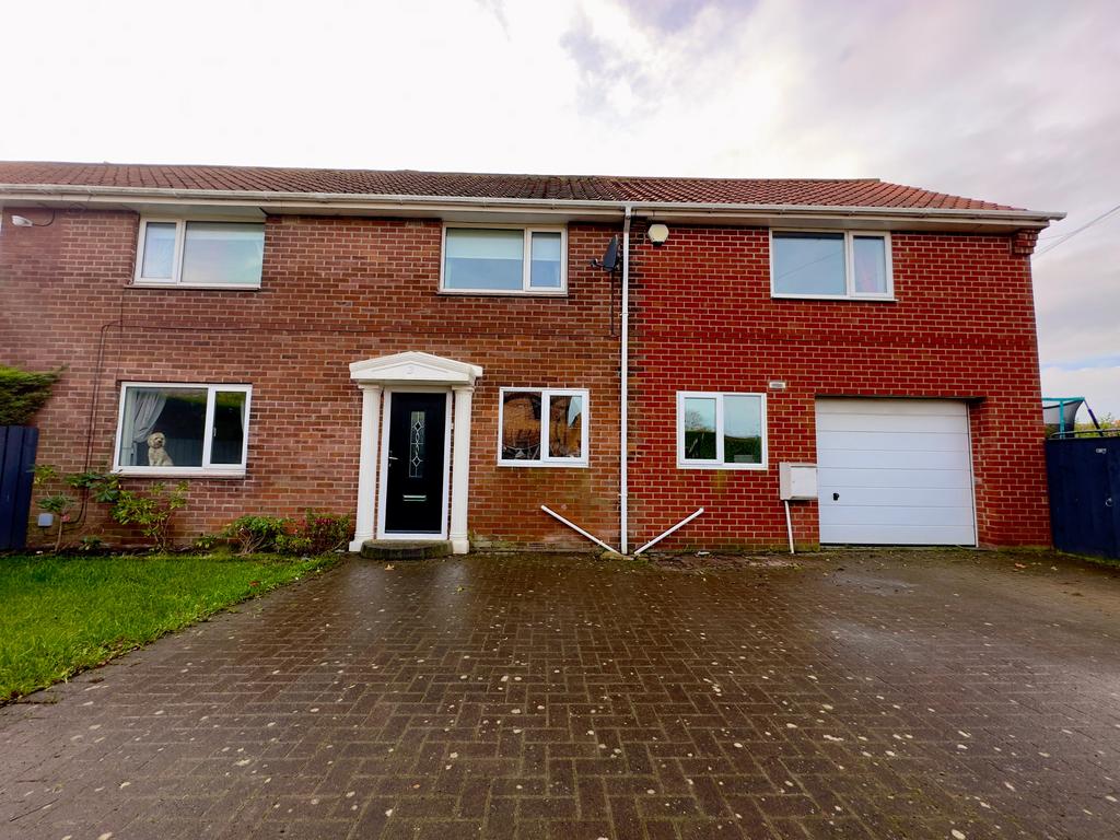 Clipsham Close, Longbenton, Newcastle upon Tyne, NE12 4 bed semi