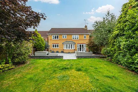 4 bedroom detached house for sale, Hackamore, Benfleet, SS7