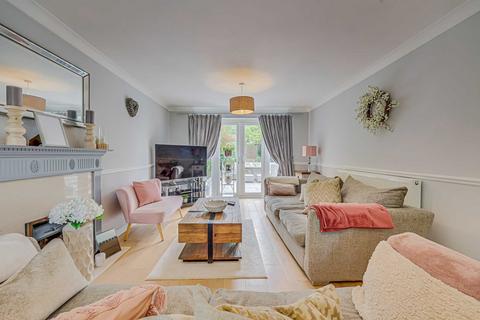 4 bedroom detached house for sale, Hackamore, Benfleet, SS7