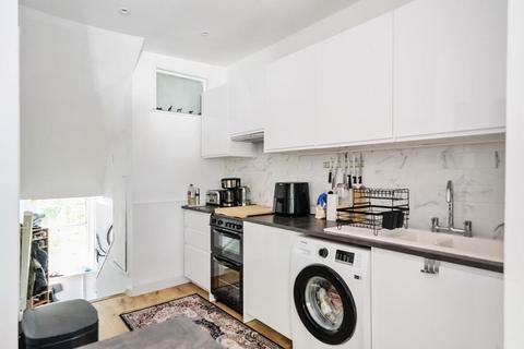 2 bedroom flat for sale, Cambridge Gardens,  Kilburn Park,  NW6,  NW6