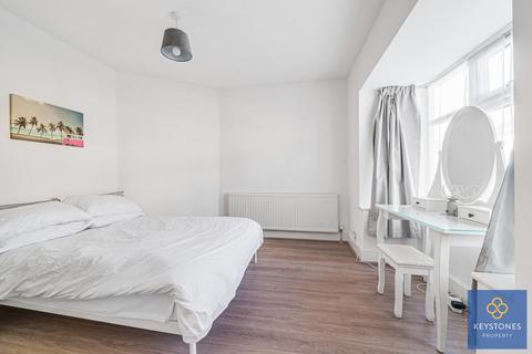 3 Collier Row Lane, Romford, RM5 3BL