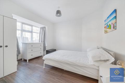 3 Collier Row Lane, Romford, RM5 3BL