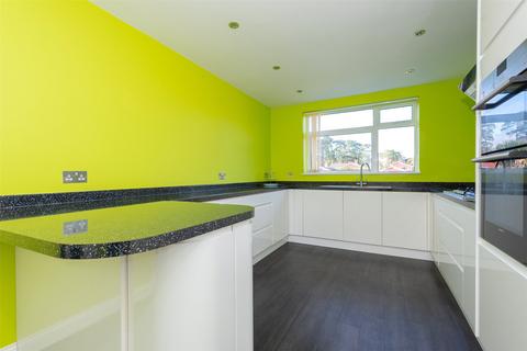 11 Edgemoor Road, Frimley, Camberley, GU16 9QG