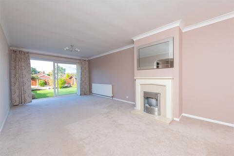 11 Edgemoor Road, Frimley, Camberley, GU16 9QG