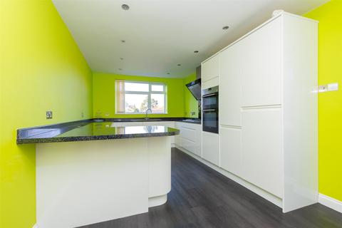 11 Edgemoor Road, Frimley, Camberley, GU16 9QG