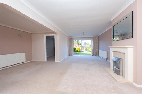 11 Edgemoor Road, Frimley, Camberley, GU16 9QG