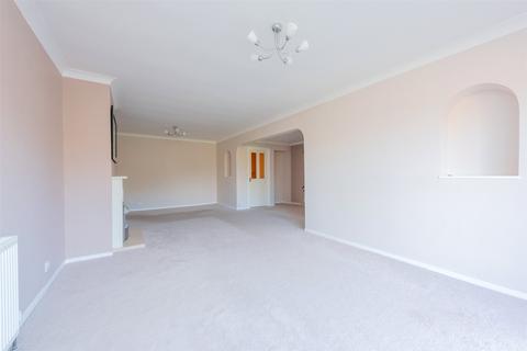 11 Edgemoor Road, Frimley, Camberley, GU16 9QG