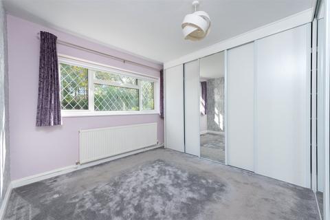 11 Edgemoor Road, Frimley, Camberley, GU16 9QG