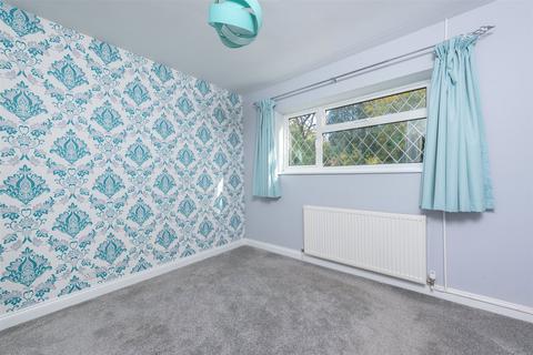 11 Edgemoor Road, Frimley, Camberley, GU16 9QG