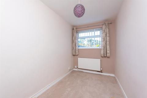 11 Edgemoor Road, Frimley, Camberley, GU16 9QG