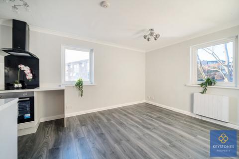 20 Matthews Close, Romford, RM3 0DN