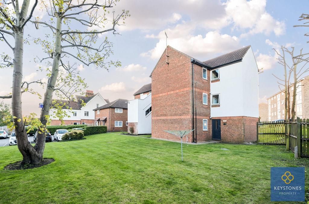 Matthews Close, Harold Wood, RM3 Studio for sale £160,000