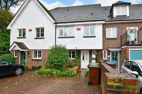 3 bedroom terraced house for sale, Finch Close, Faversham, Kent