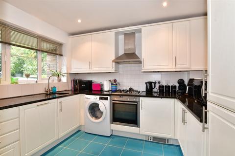 3 bedroom terraced house for sale, Finch Close, Faversham, Kent