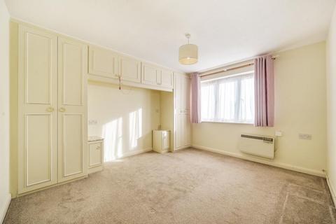 2 bedroom retirement property for sale, Kingsclere,  Hampshire,  RG20