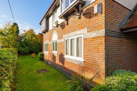 2 bedroom retirement property for sale, Kingsclere,  Hampshire,  RG20