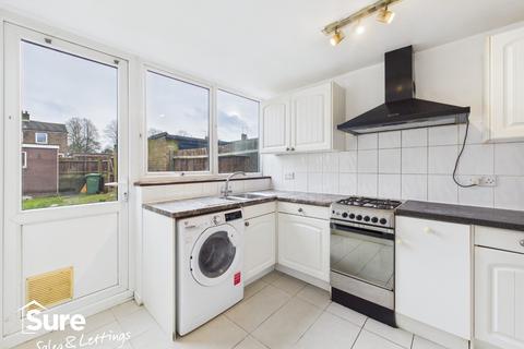 5 bedroom semi-detached house to rent, Martian Avenue, Hemel Hempstead, Hertfordshire, HP2 5PL