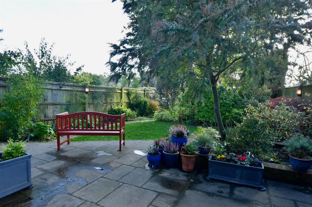 Wiston Avenue, Worthing, West Sussex 4 bed semidetached house for sale