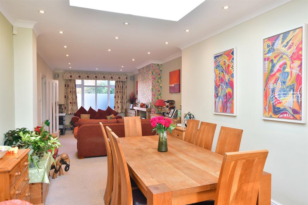 Lounge/ Dining Room