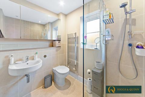 4 Greyford Close, Leatherhead, KT22 8DS