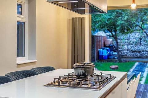 121 Malpas Road, London, SE4 1BJ