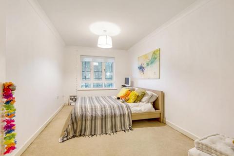 2 bedroom flat for sale - Burnham,  Berkshire,  SL1