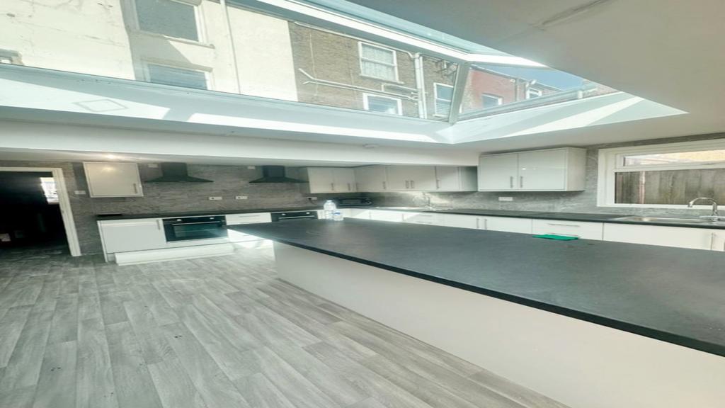 Modern Luxurious Bedsits - Couples Welcome