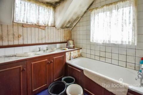 31 Sunnybank, Epsom, KT18 7DY